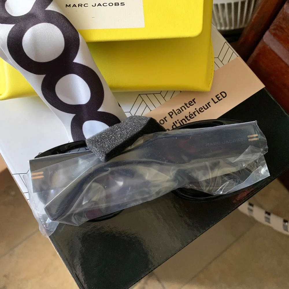 New Marc Jacobs MJ 1052/S Black Womens 51-21-140 Sunglasses With Case Authentic - Picture 6 of 8